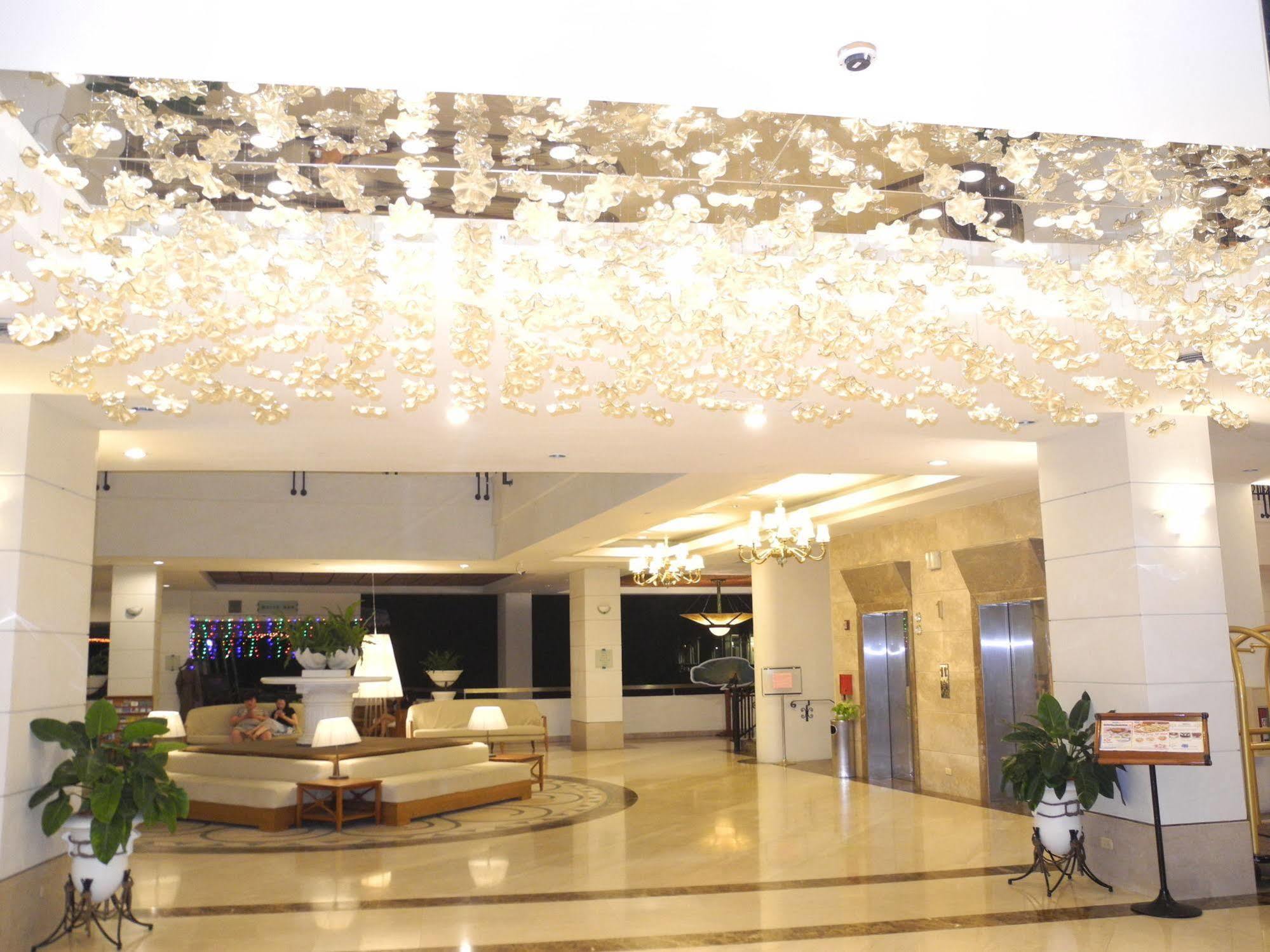 Palasia Hotel Koror Esterno foto