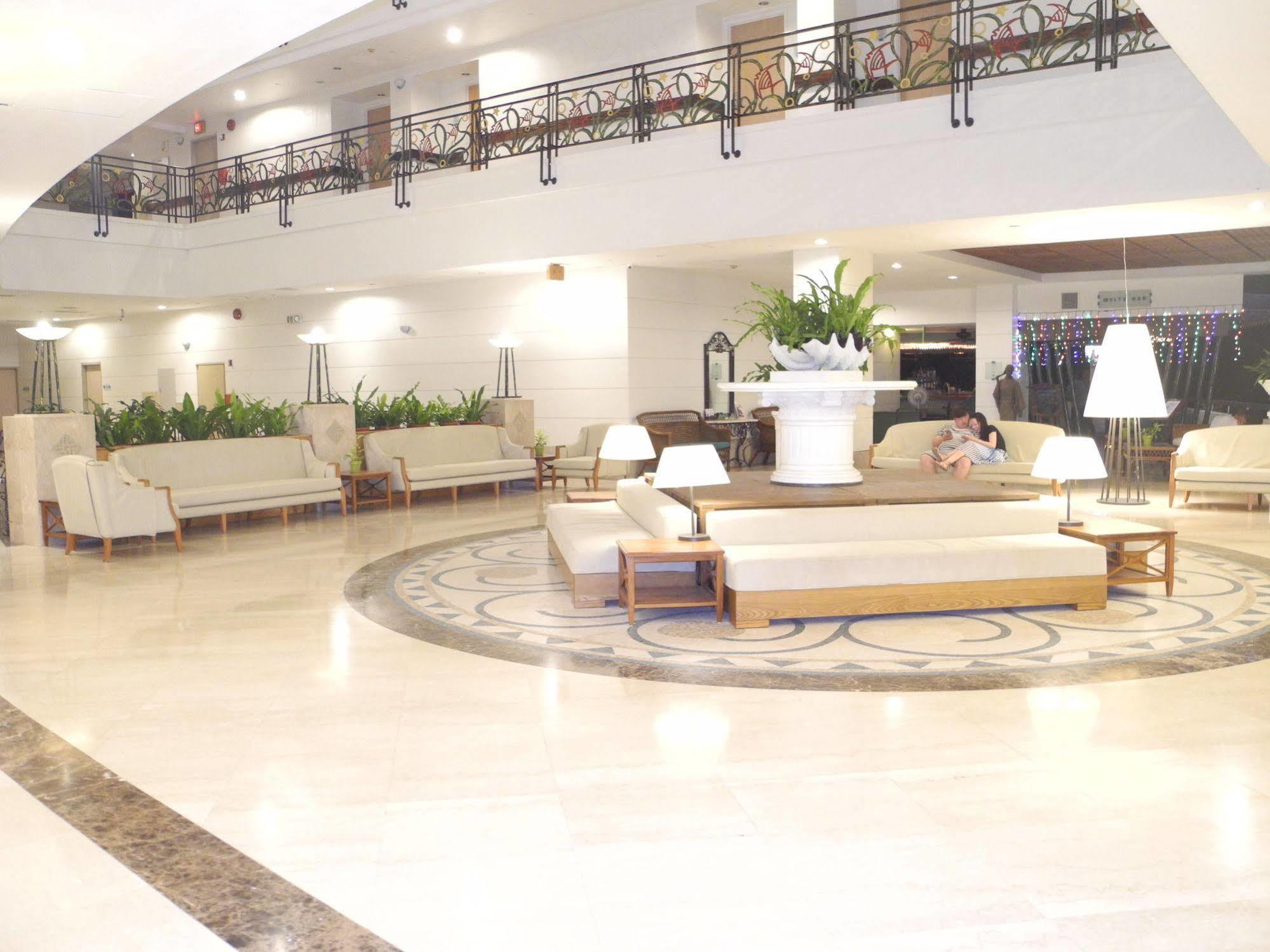 Palasia Hotel Koror Esterno foto