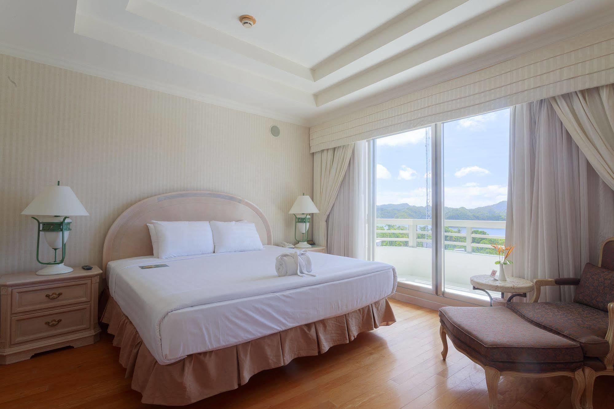 Palasia Hotel Koror Esterno foto