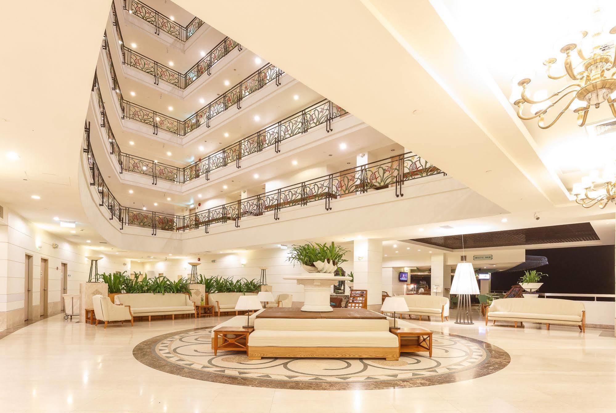 Palasia Hotel Koror Esterno foto